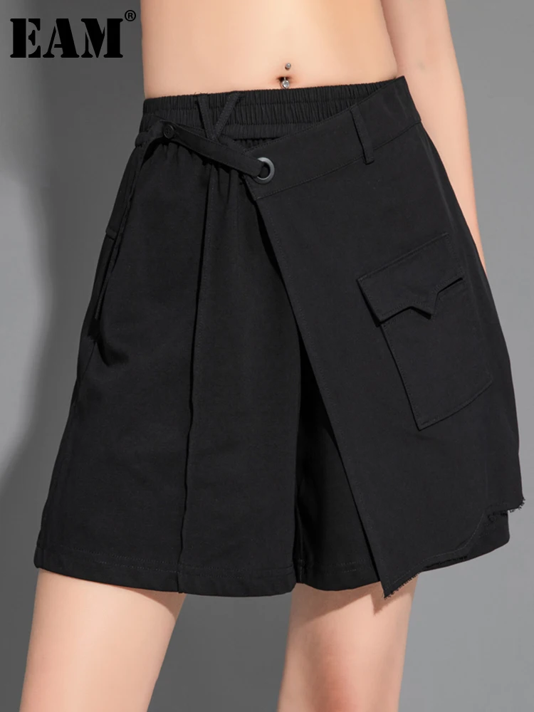 

[EAM] Women Black Pocket Irregular Casual Wide Leg Shorts New High Waist Loose Fit Trousers Fashion Spring Summer 2023 1DE8914