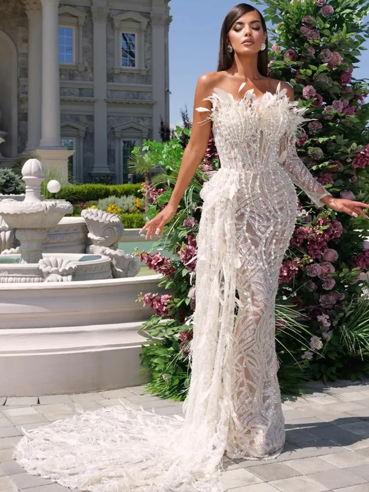 Женское длинное платье с открытыми плечами белое элегантное вечернее в стиле