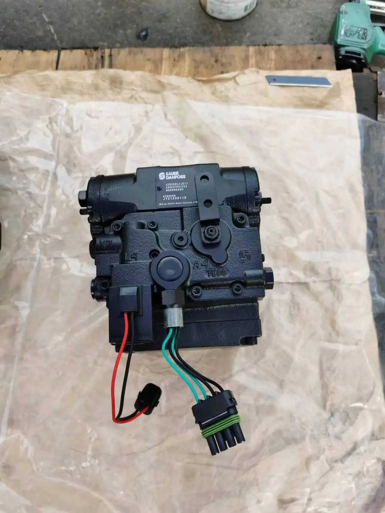 Гидравлический поршневой насос 42R 42L 42 Series 42R28 42R32 42R41 42R51 4282856 42-R-28-D-L7JC-11-A-N-N-A-F-N-Z-34-34-B