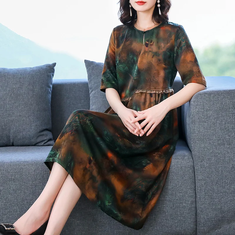 

Женское светильник-миди из шелка тутового шелкопряда с коротким рукавом