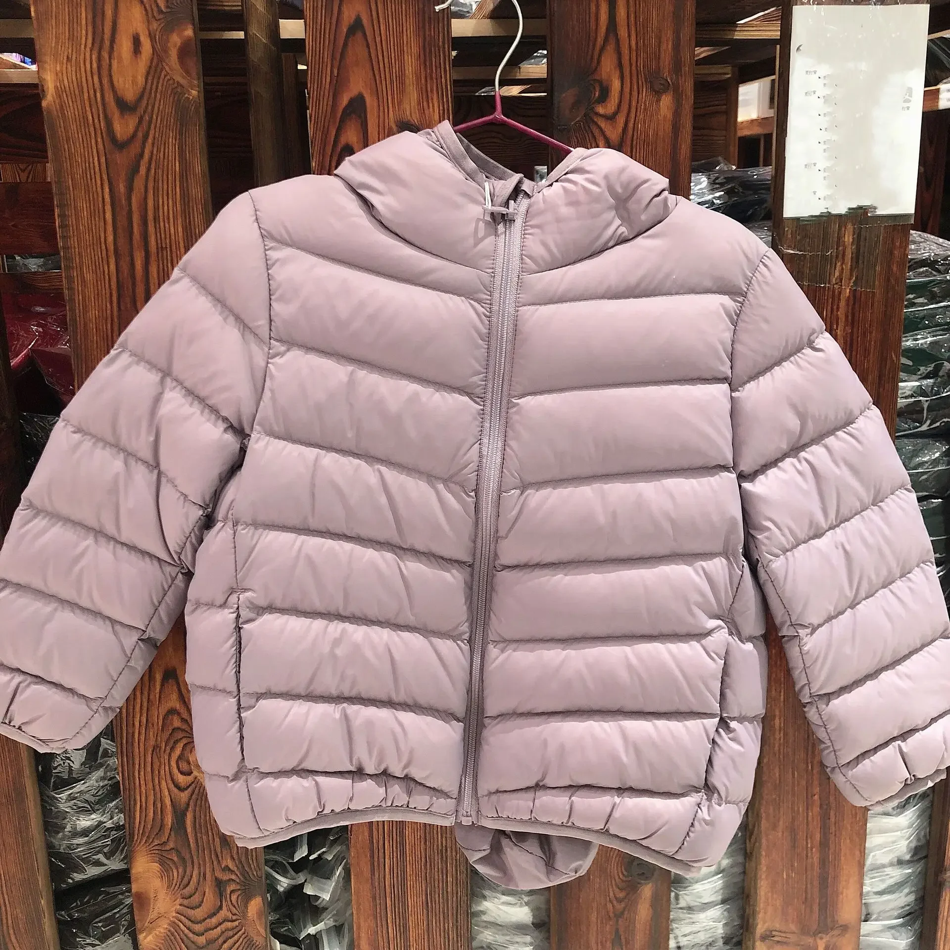 

Детская зимняя куртка на утином пуху, на молнии