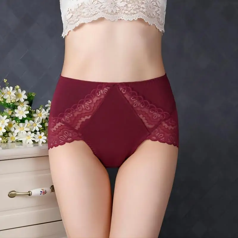 Рисунок 4 - Розовые Красные кружевные трусики