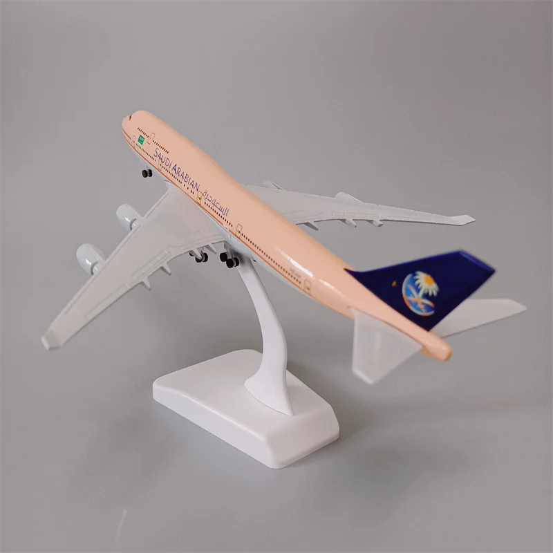 

Alloy Metal Air SAUDI ARABIAN Airlines B747 Boeing 747 Airplane Model Airways Plane Model with Wheels Diecast Aircraft 20cm