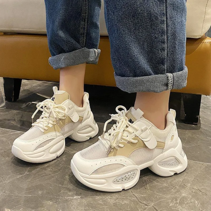 

Женские кроссовки со шнуровкой, белые кроссовки на массивной вулканизированной подошве, спортивная обувь для прогулок, новинка 2023