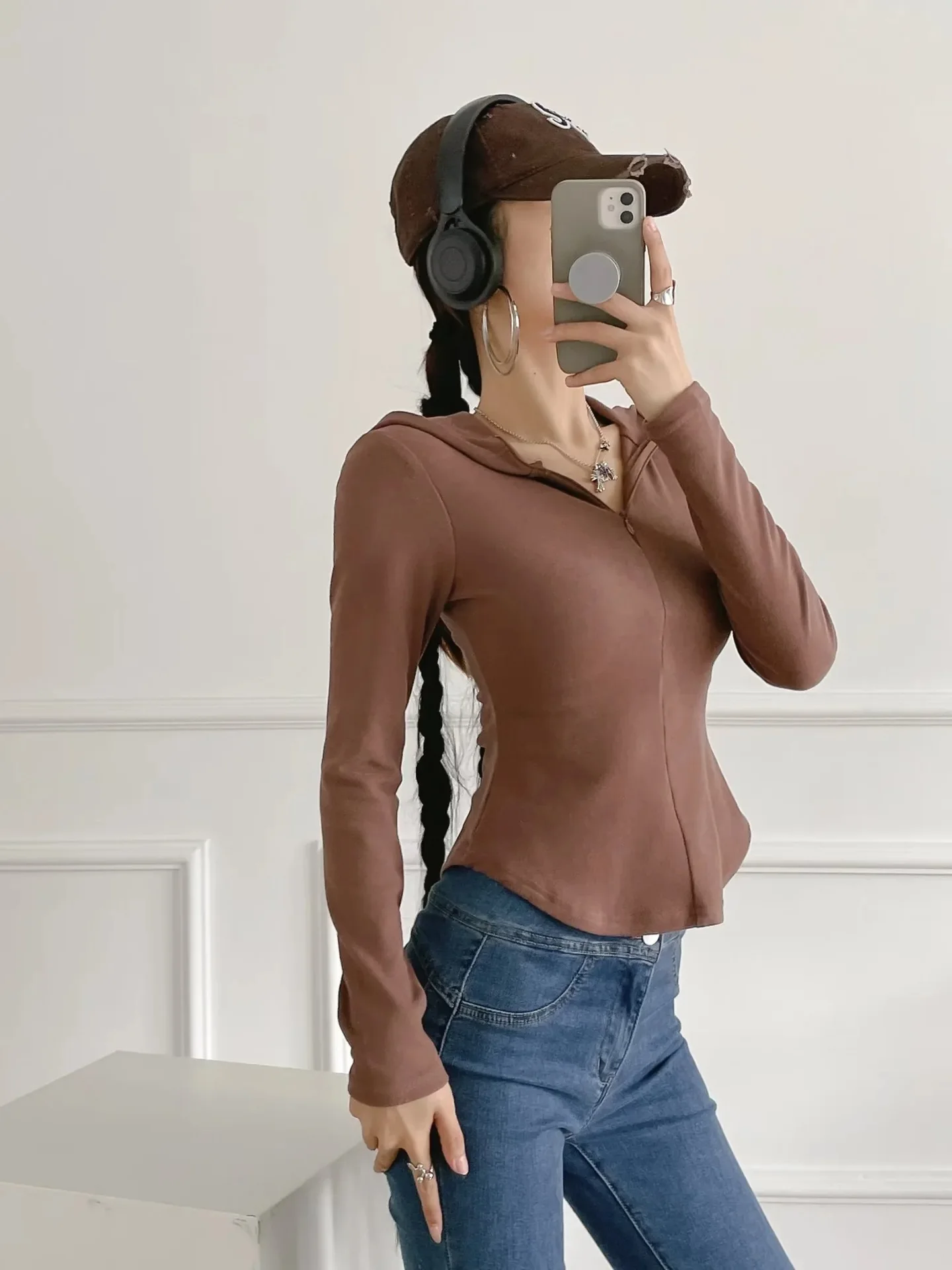 

Женская флисовая футболка на молнии с капюшоном и длинным рукавом