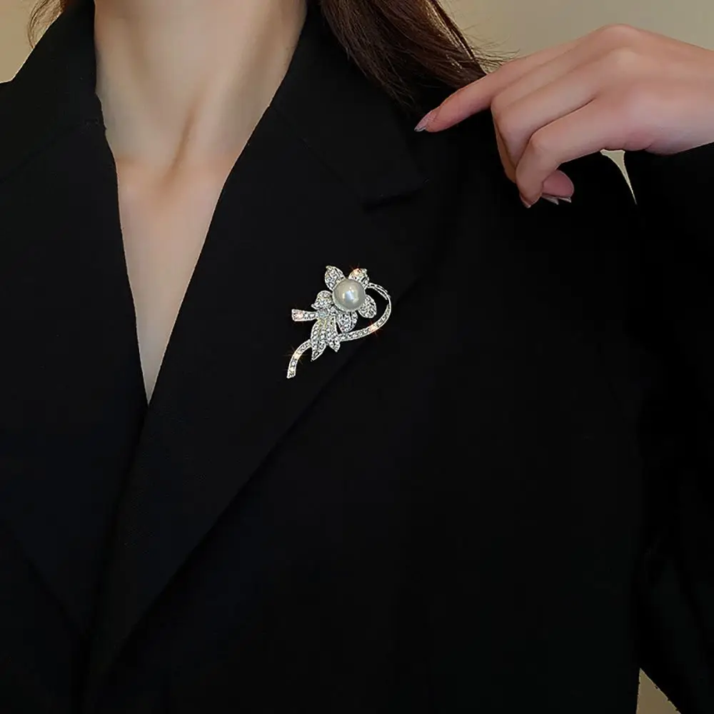 

Elegant Gift Coat Accessories Rose Creative Pearl Alloy Fashion Jewelry Women Badge Flower Brooches Korean Style Pin