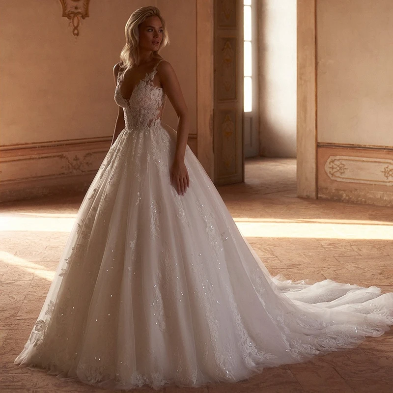 Платье свадебное кружевное ТРАПЕЦИЕВИДНОЕ с V-образным вырезом и аппликацией