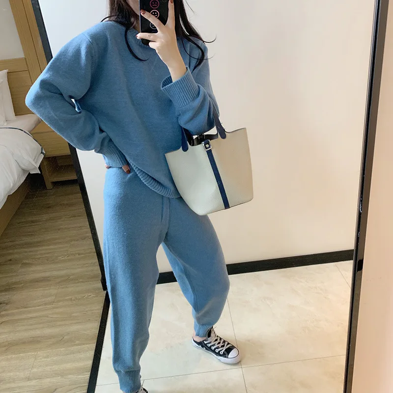 

The New Online Celebrity Round Neck Pullover Hong Kong Flavor Suit Korean Version of Loose and Slim Knitted Feet Pants Female.