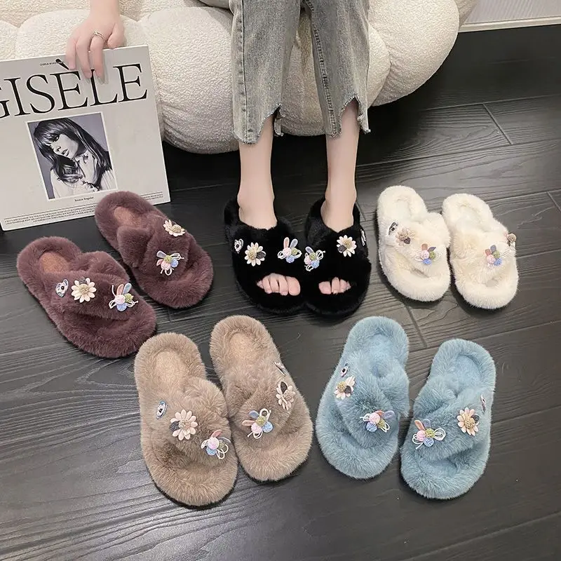 

Меховые шлепанцы для женщин, теплые меховые сланцы, плюшевые тапки на толстом каблуке, симпатичные цветы, меховые тапочки, большие размеры 42...