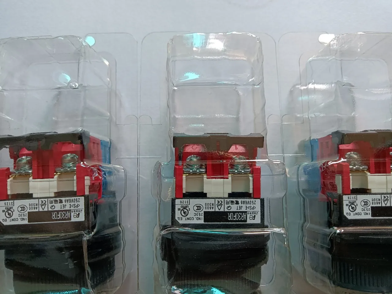 

Fuji Button Switch AR30F0R-01R,10G,10Y,10S,10B,11G,11R,11Y,11S,11B