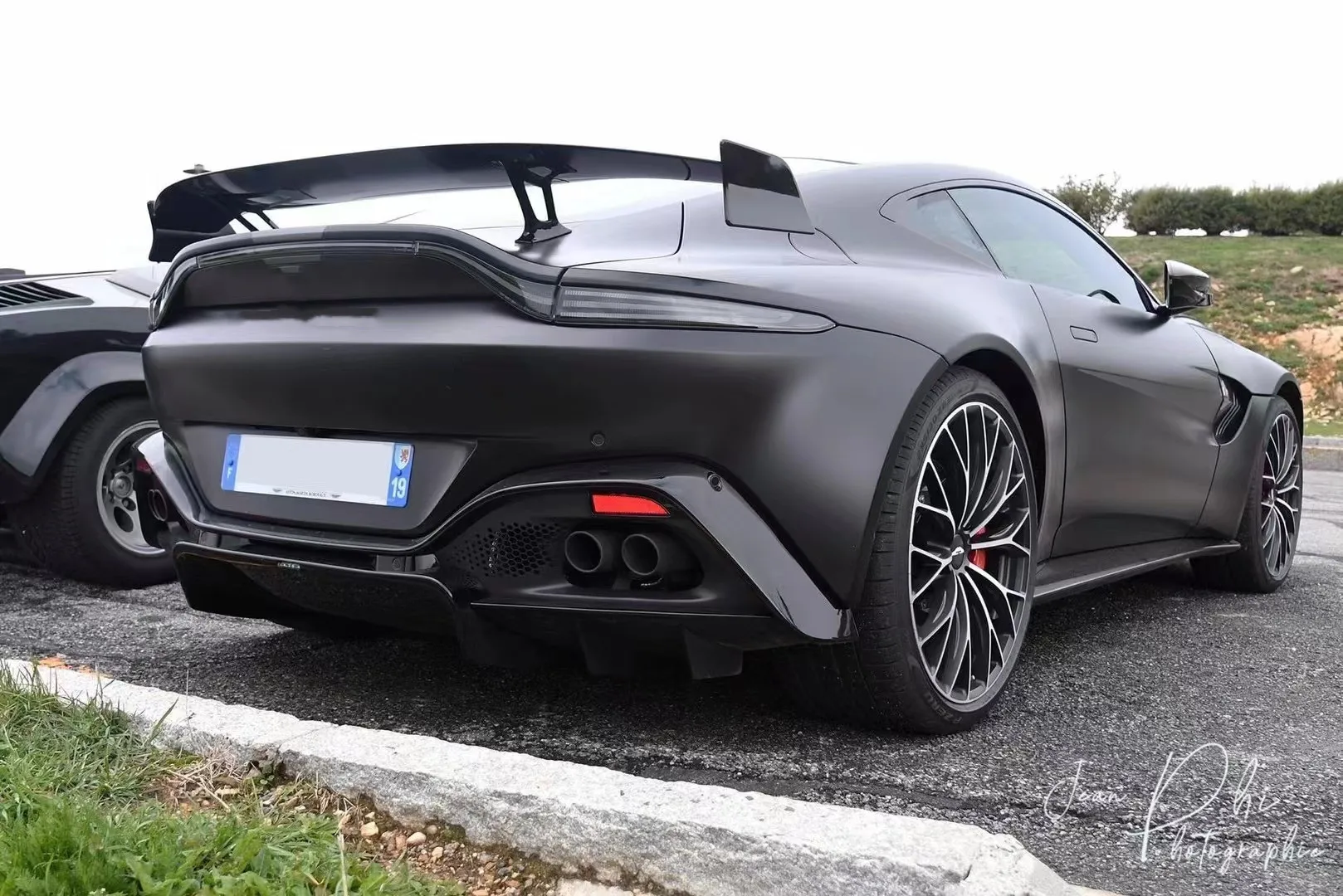 Фото FORAston Martin VANTAGE Body Kit VANTAGE Обновление спойлера из углеродного волокна в стиле F1 №3