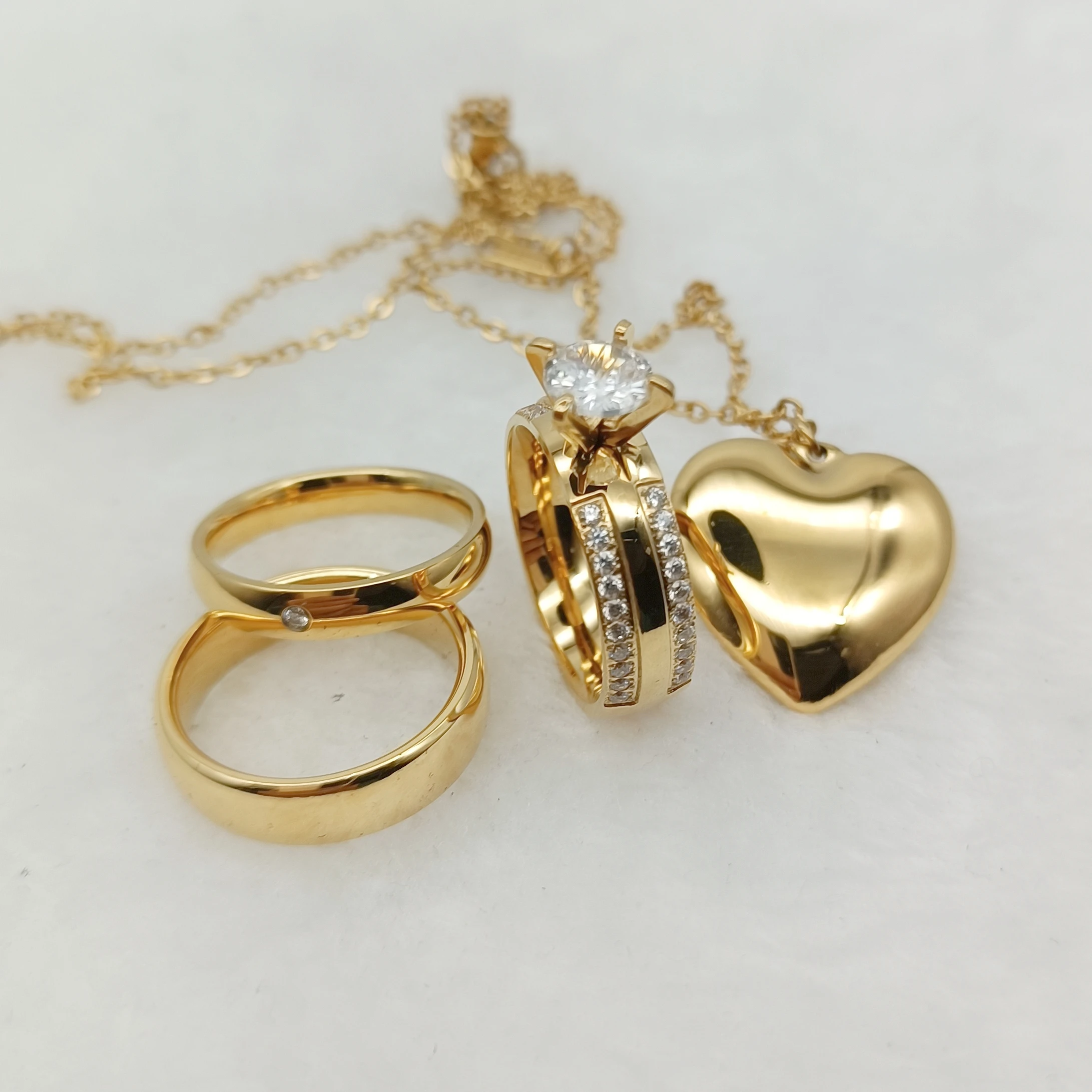 Кольцо с фианитом и бриллиантами 22 к