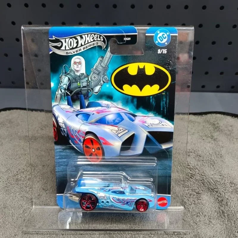 Фото Hot Wheels HDG89 Серия Silver: Новая модель Бэтмобиля и Бэтвинга Бэтмена, масштаб 1:64, литая модель автомобиля, коллекция DC Riddler, подарочная игрушка. №5