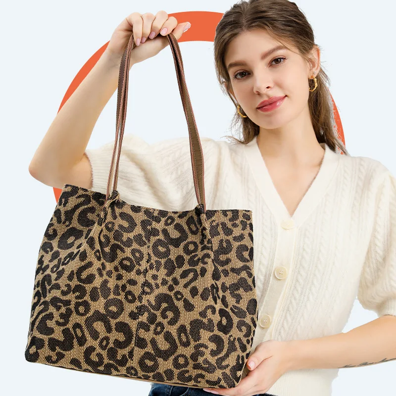 

Вместительная сумка для женщин, новинка 2022, модная классическая сумка-тоут с леопардовым принтом, простая Холщовая Сумка через плечо из хло...