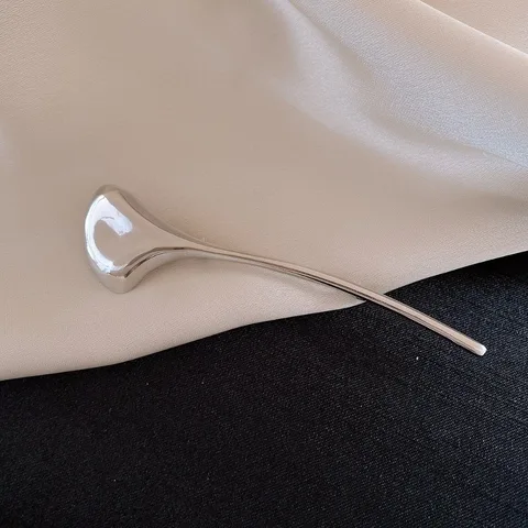 Серебряная брошь лист гинкго