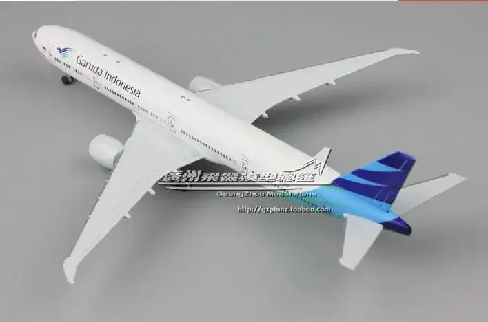 19 см Коллекционная модель самолета Indonesia Airways 777-300ER Модель из сплава литая под