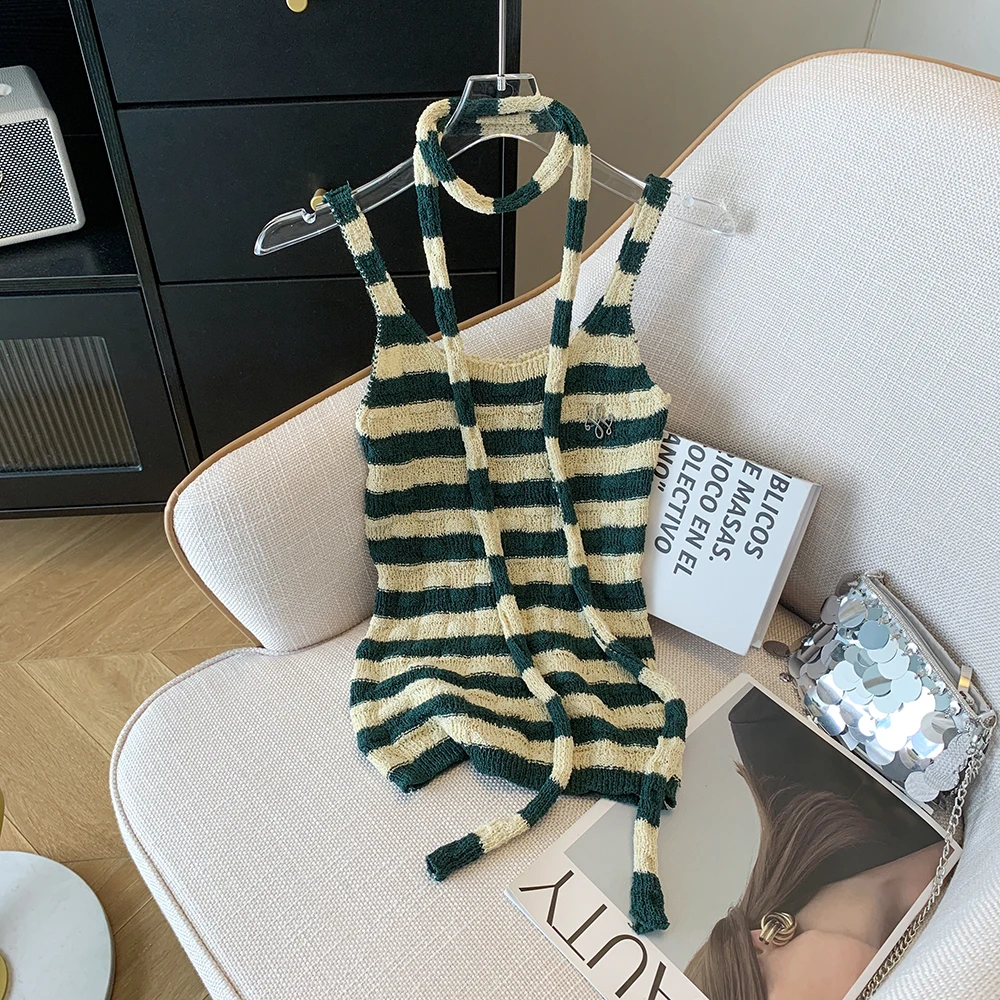 Полосатый вязаный женский топ на бретельках с цветными блоками облегающий