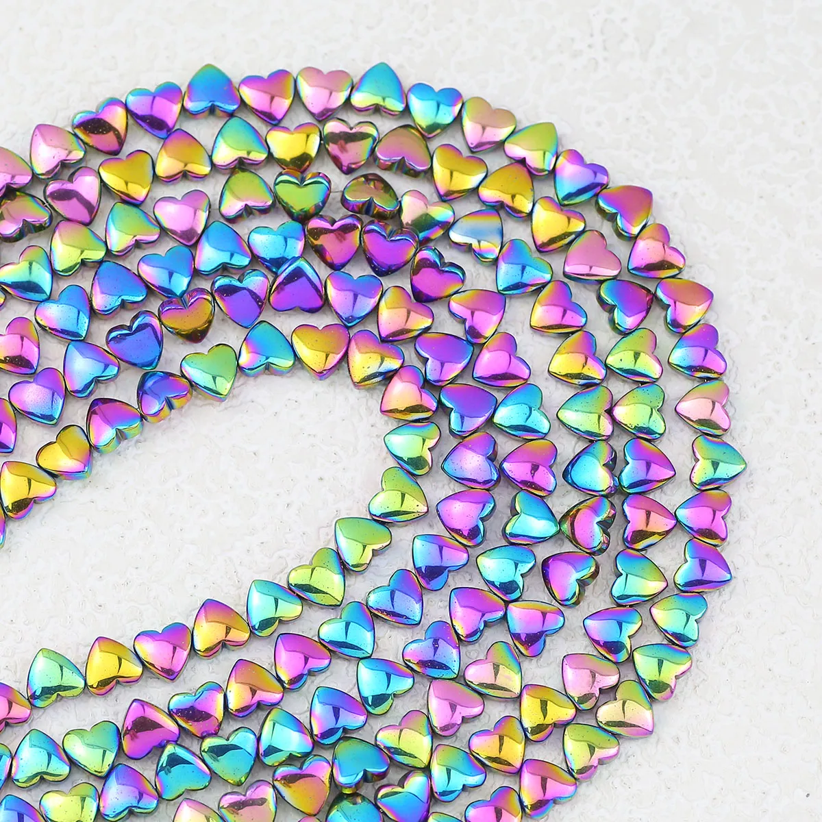 Красочные изогнутые персиковые сердечки с горизонтальным отверстием