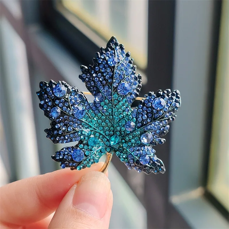 

Rhinestone Red Maple Brooches Vintage Blue Maple Leaf Trendy Crystal Woman's Brooch Pin Luxury Accessories Jeweley Gift Sets