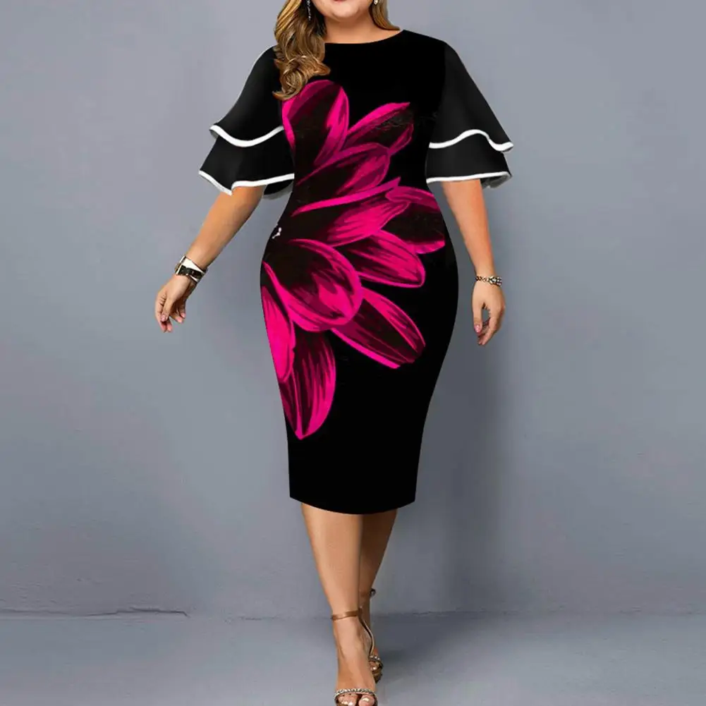 Элегантное платье модель 2022 года с геометрическим принтом для новогодней