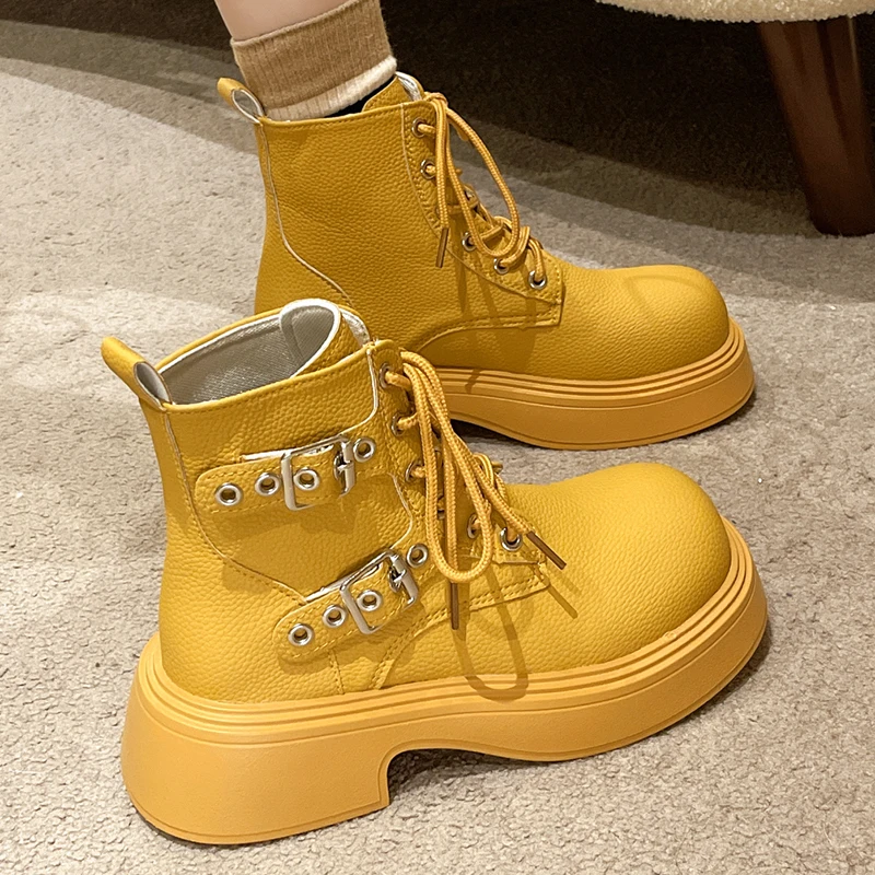 Женские ботинки на шнуровке мотоциклетные массивном каблуке черные в стиле панк