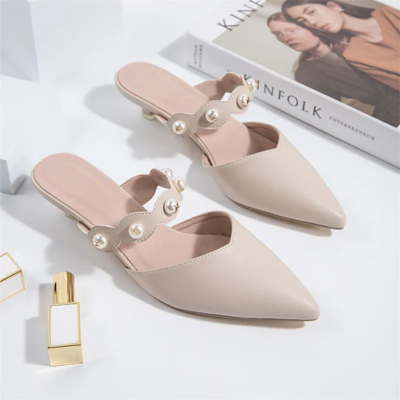 

2022 Women's Slippers Thin Heels Closed Toe Girls Slides Summer Outer Wear Large Size Fashion Pearl Beige Ladies Mules Shoes