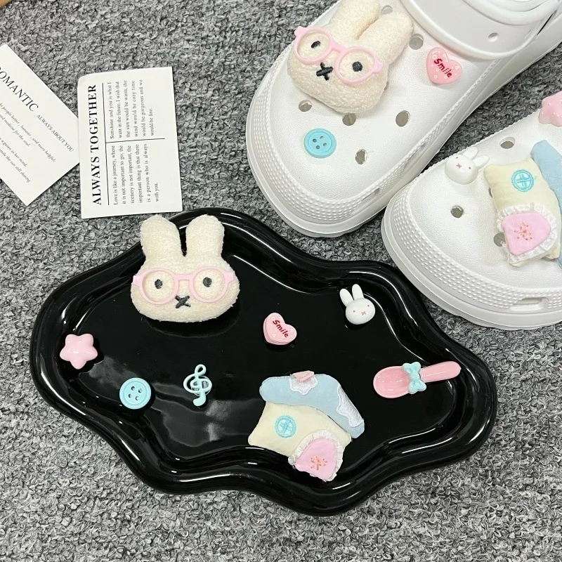Фото Милые украшения для обуви Miffy, съемные декоративные элементы для кроксов, сабо, сандалий, кавайные аксессуары для обуви, подарок для девочек. №5