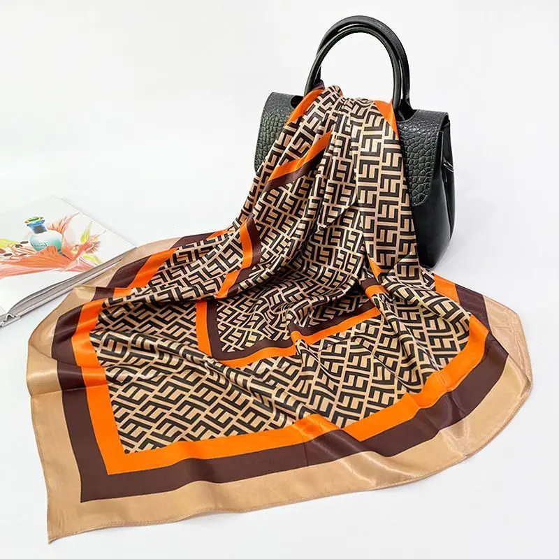 

Женский шёлковый шарф, 90 х90 см, с принтом