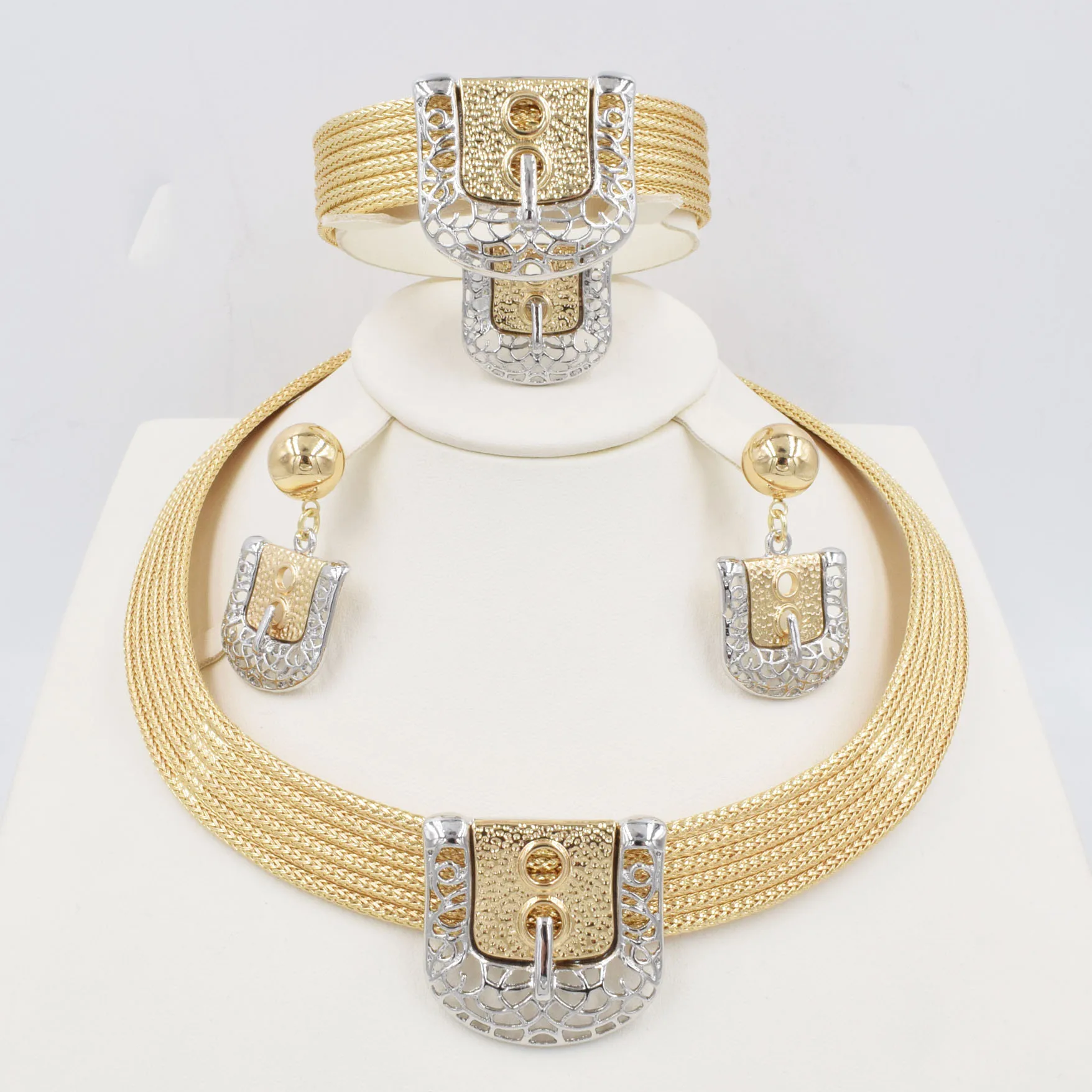 Комплект из колье серёг браслета и кольца с листьями