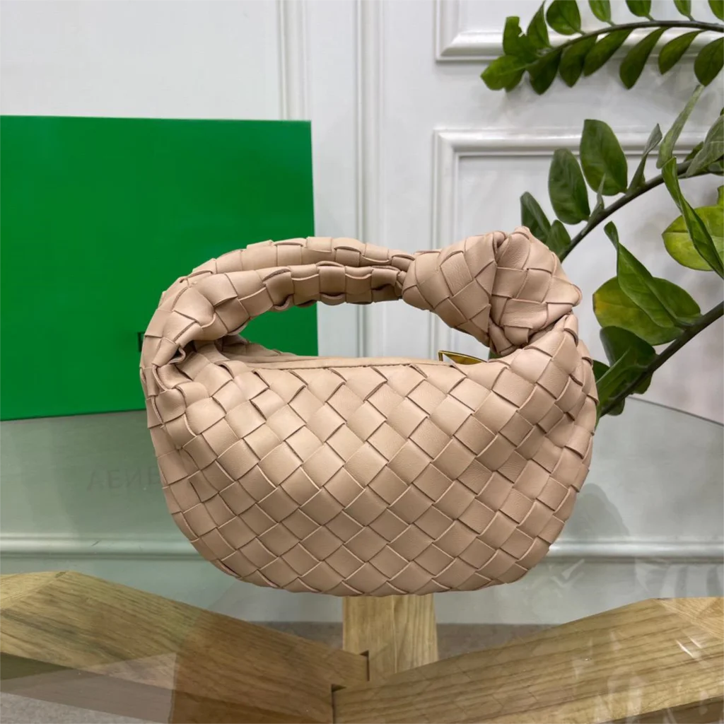 

2023 Women's woven knotted round bag
