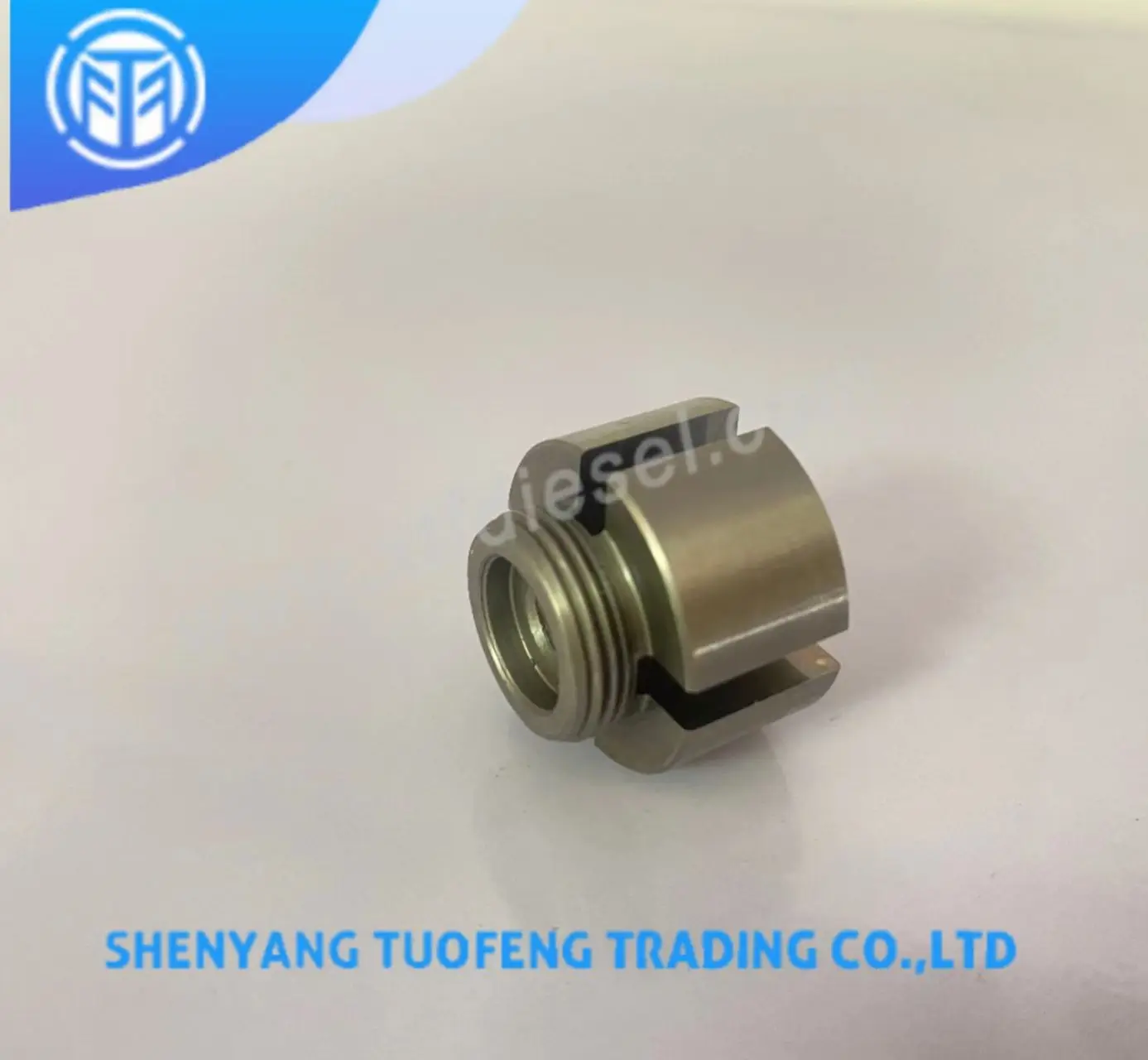 T.DI хорошая цена для автомобильной головки топливного насоса двигателя и гайки