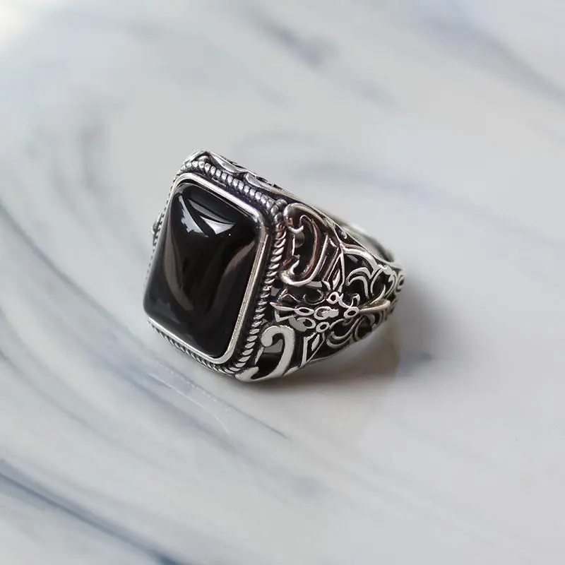 

Luxury Retro Antique Silver Plated Ring Black Oval Resin Stone Punk Rock Specials Fist Knuckle Jewelry For Men Party Gift