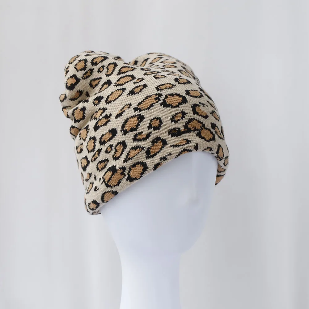 Шапка-бини унисекс с леопардовым принтом