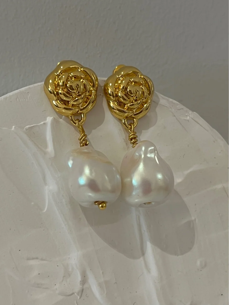 

Q Spring New Palace Style Pearl Light Sensitive Body Rose Garden Romantic, Gentle, Elegant Earrings 92 Pin H8-9