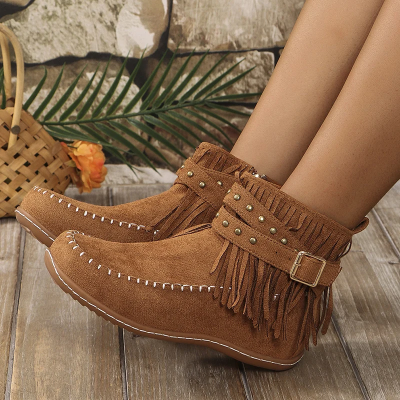 Женские винтажные полусапожки с кисточками ковбойские ботильоны заклепками и на