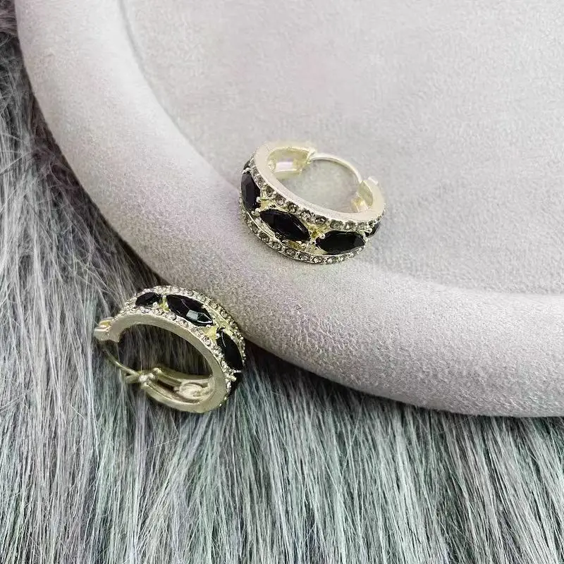 Новые готические серьги для женщин стильные круглые призматические черные