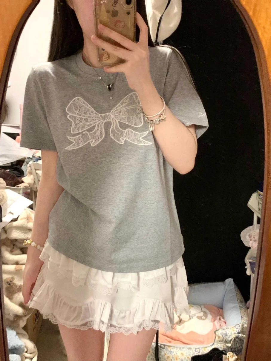 Серая женская футболка с короткими рукавами и вышивкой в виде банта лето 2024 новый