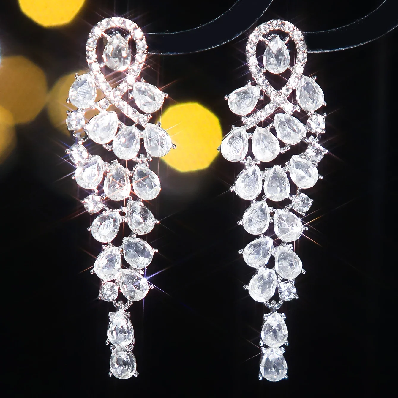 Преувеличенные индивидуальные серьги с кисточками искрящиеся стеклянные