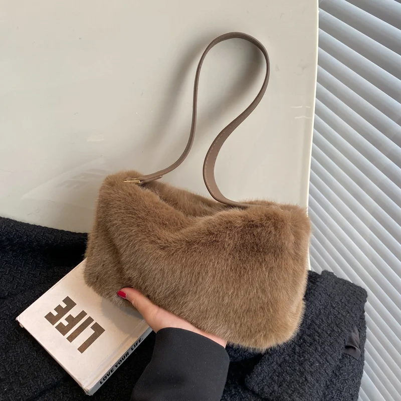 

Small design plush handbag for women in autumn and winter 2022