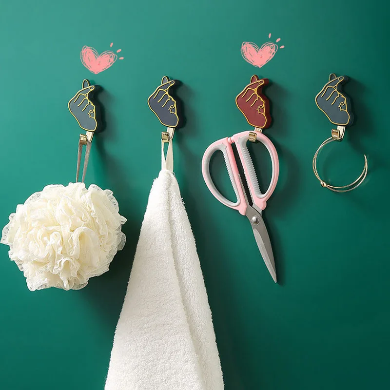 

2pcs Retractable Key Hanger Finger Heart Hook Key Holder Decoration Home Decor Gadgets Organizer Kitchen Bathroom Accessories