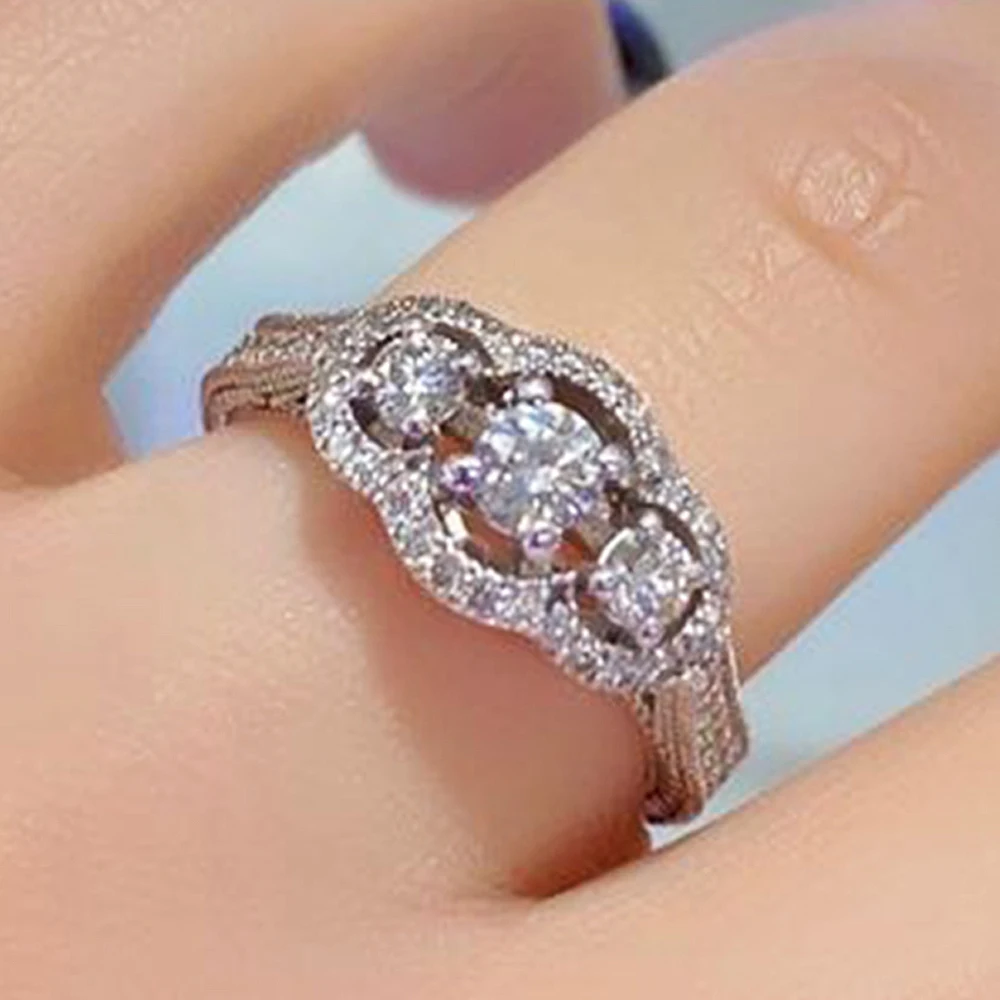 

Huitan Trendy Jewelry Engagement Rings for Women Three CZ Stone Design Full Bling Iced Out Luxury Female Finger Accessories 2023