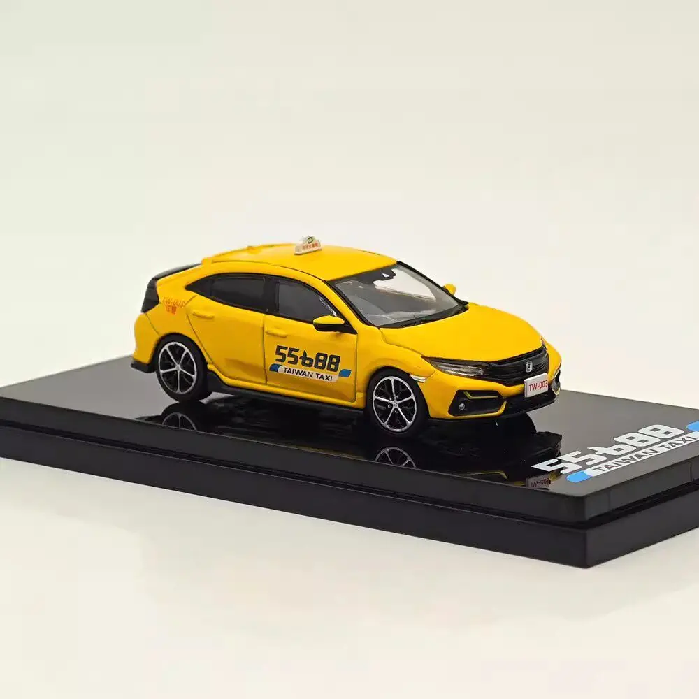 Фото Масштабная модель автомобиля Honda Civic FK7 1:64 из литого металла в наличии №3