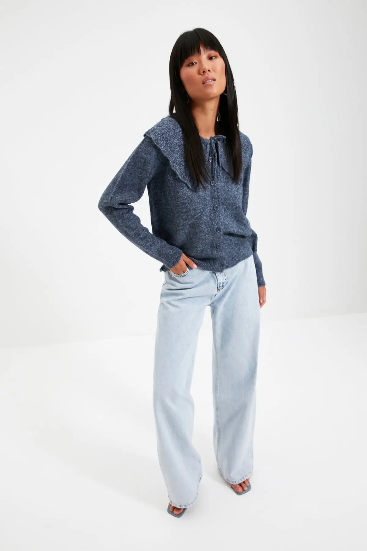 

Trendyol Collar Detailed Knitwear Cardigan TWOAW22HI0261