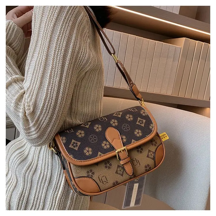 Leather texture fashion retro hand bag small square new fashion niche light luxury high sense crossbody bag