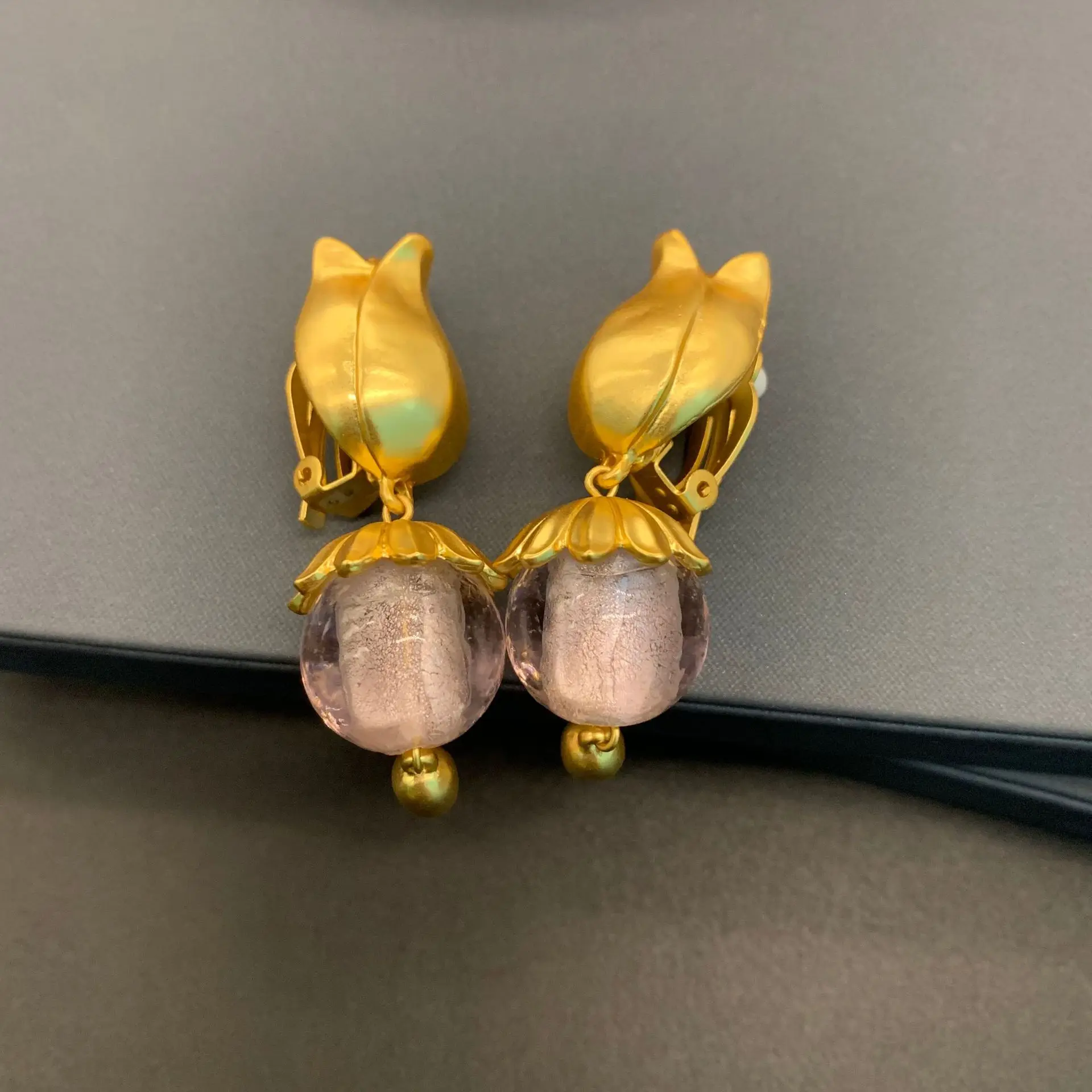 

Beautiful natural tulip sweet ear clip