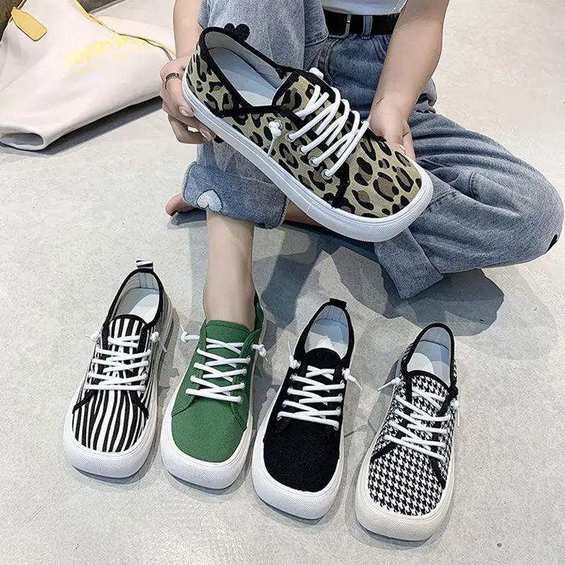 Women's Spring Summer Canvas Shoes Women Low Top Sneakers Wide Toe Lace Up Trainers Shoes 2023 Woman Vulcanized Sports Shoes