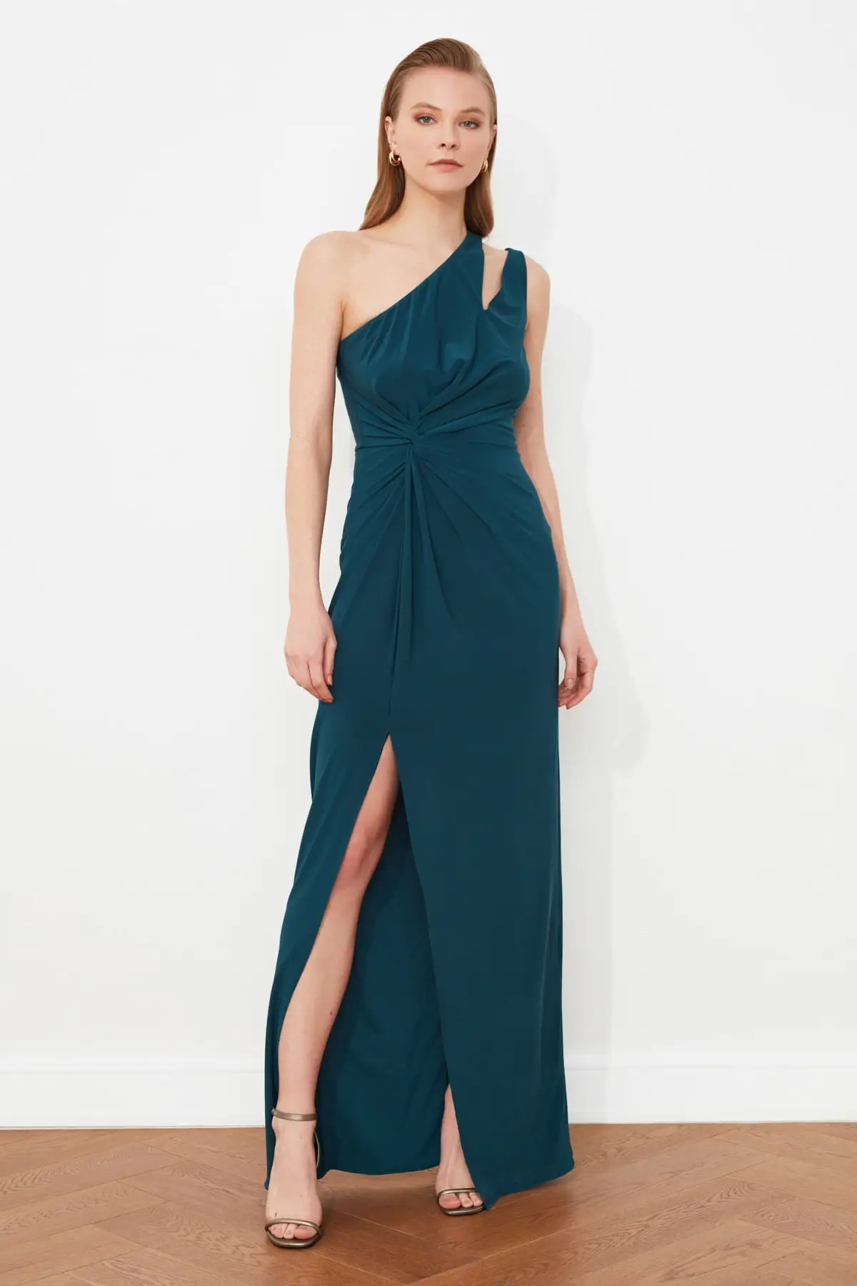 

Вечернее и выпускное платье Trendyol Shir TPRSS21AE0117