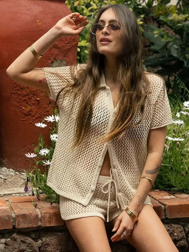 Повседневный вязаный топ с вырезами и короткими рукавами комплект шортами