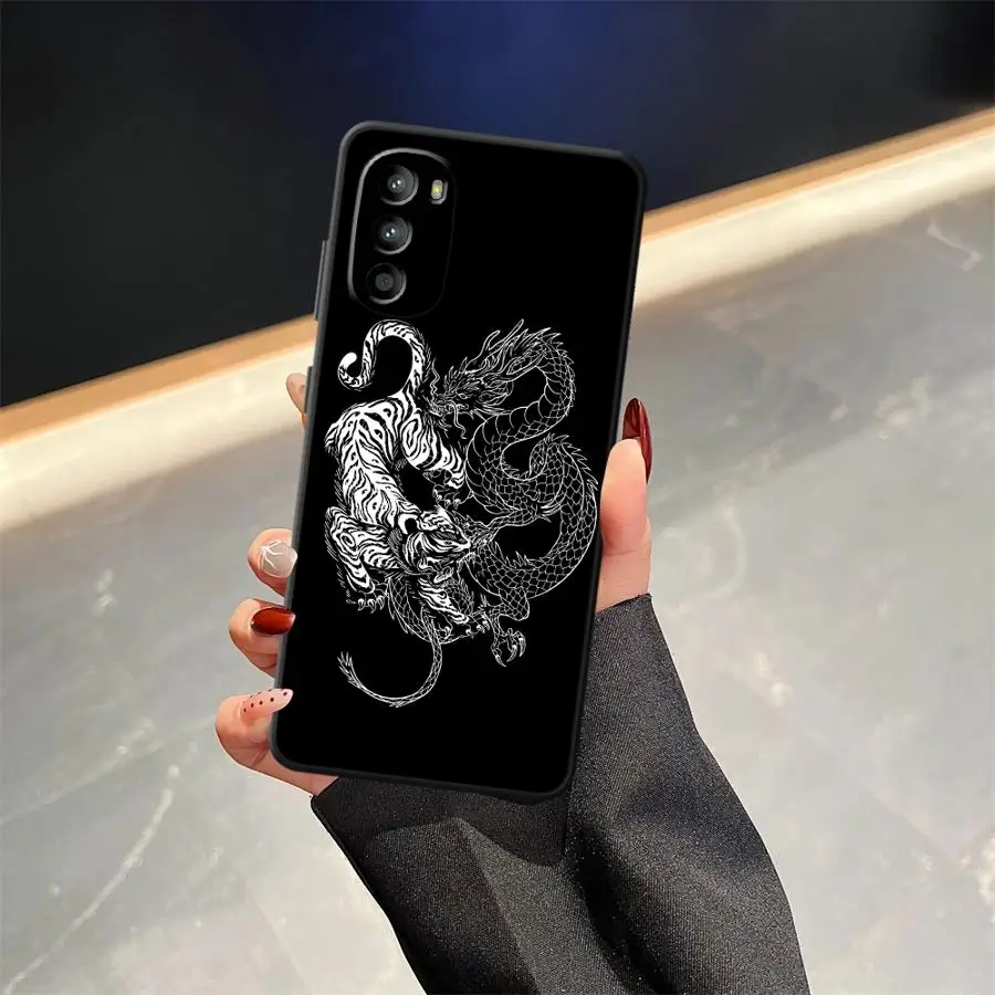 Фото Чехол Dragon Tiger Sketch для Motorola Moto G60s Edge 20 Pro 30 Lite G51 G73 G52 G53 G30 G22 Edge40 G50 G32 G71 №2