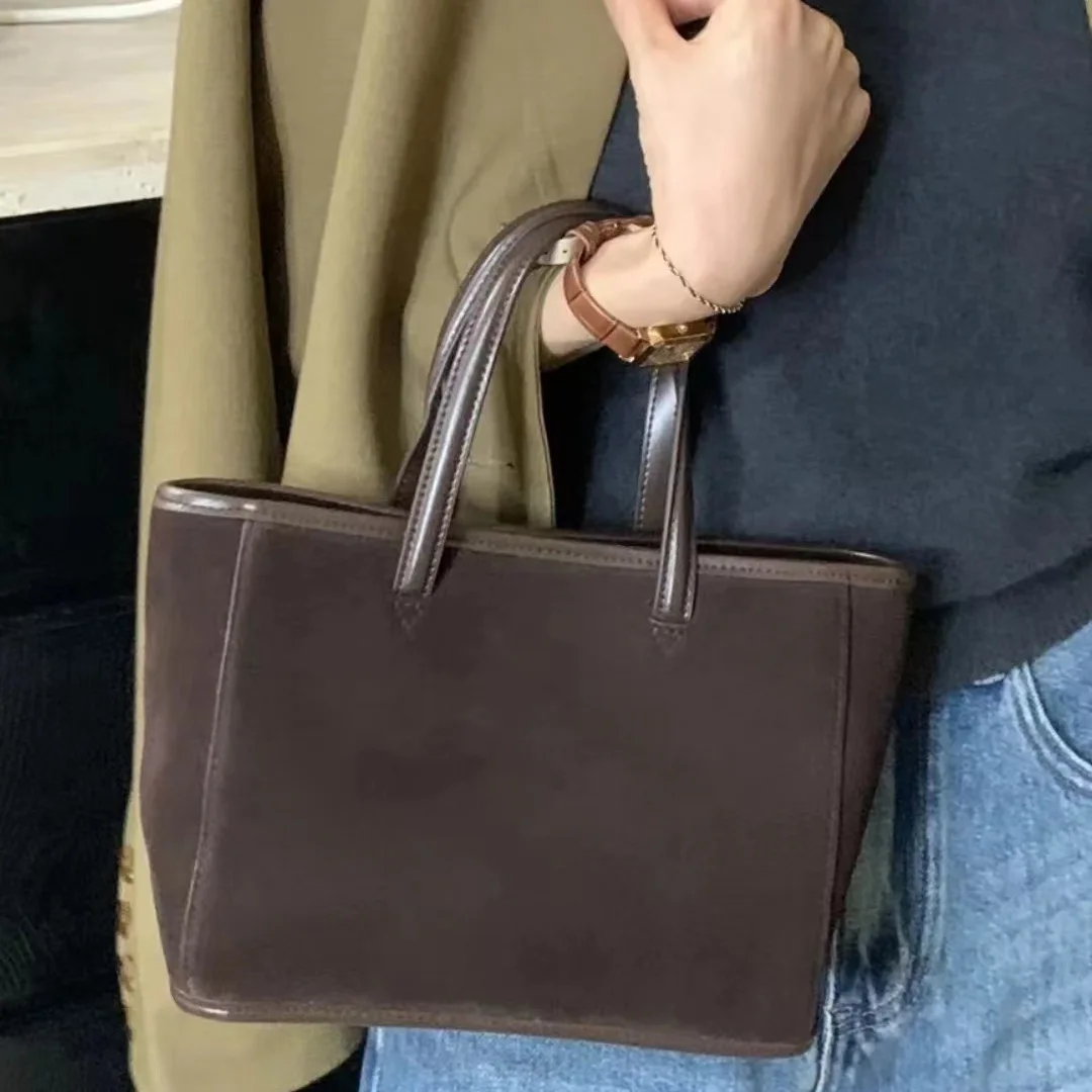 

Сумка-тоут женская из воловьей кожи с крокодиловым узором